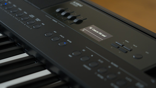 Kawai ES920 Display